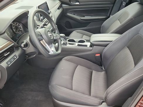 Used 2024 Nissan Altima 2.5 SV FWD image 7