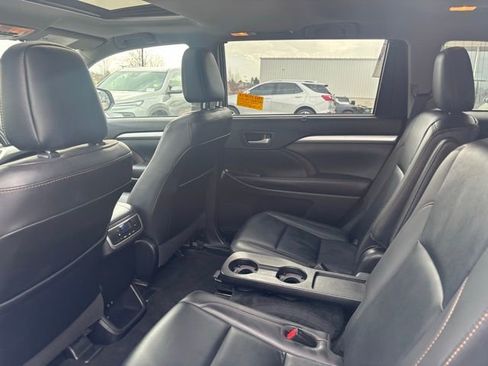 Used 2019 Toyota Highlander XLE image 9
