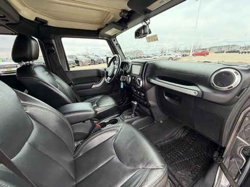 Used 2017 Jeep Wrangler Unlimited Sahara w/ Connectivity Group AWD/4WD image 23