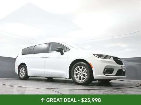 Used 2024 Chrysler Pacifica Touring-L image 53