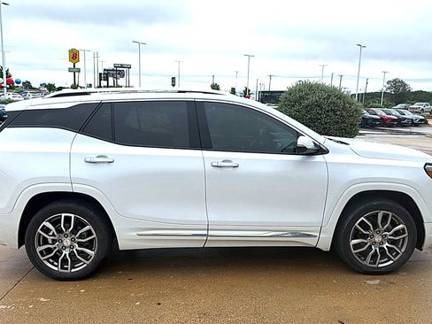 Used 2023 GMC Terrain Denali image 5