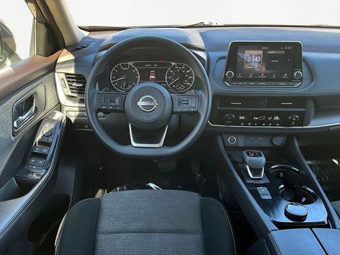Used 2023 Nissan Rogue SV image 5