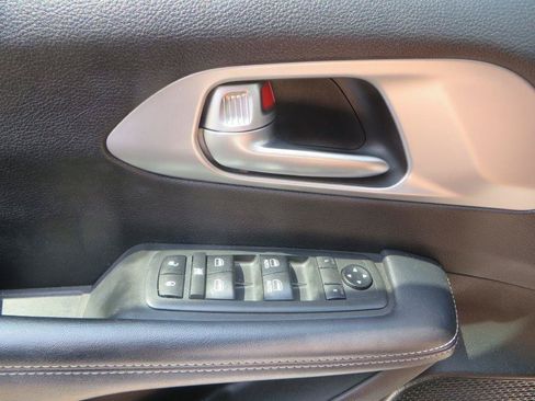 Used 2018 Chrysler Pacifica Touring Plus w/ S Appearance Package FWD image 19