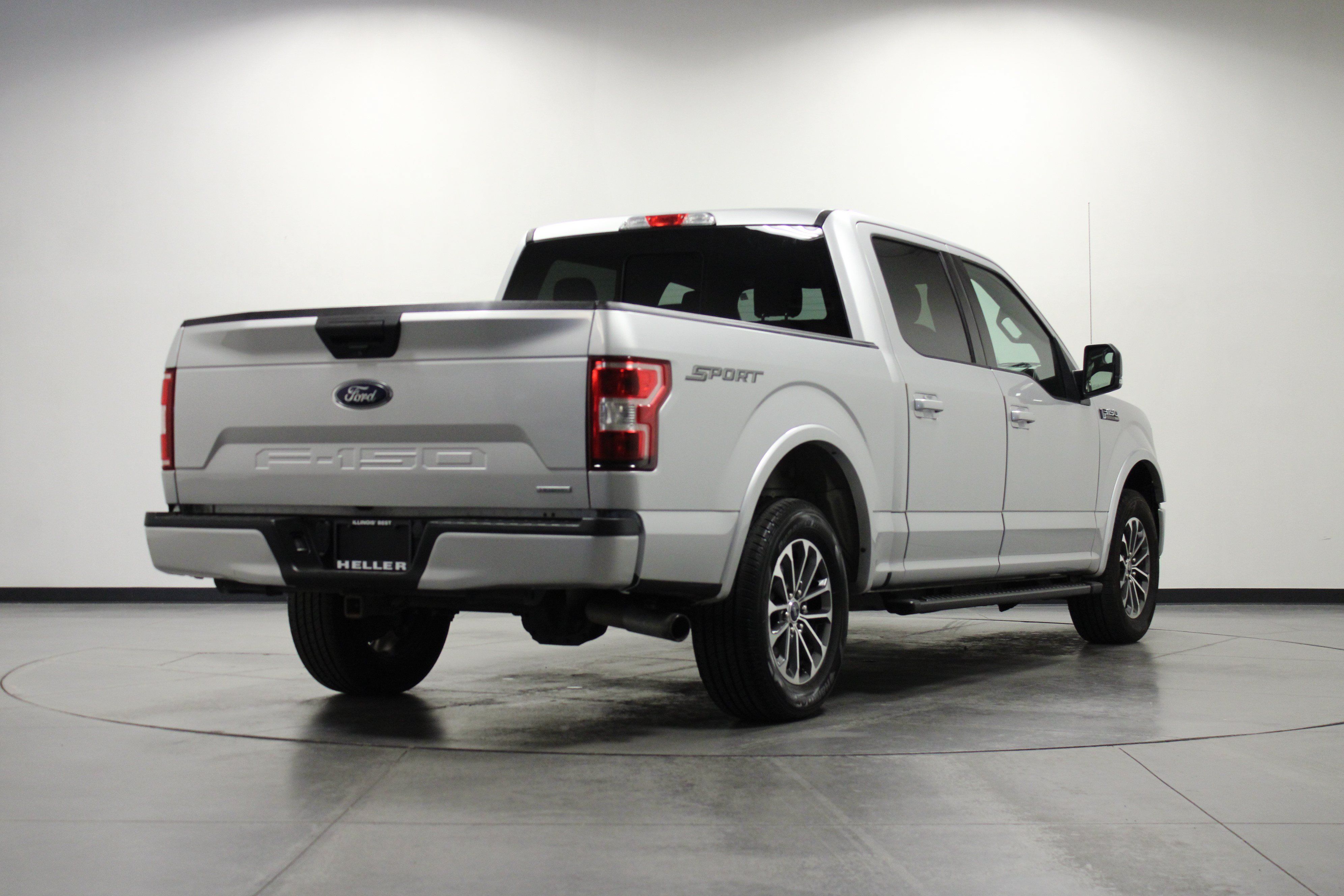 Used 2019 Ford F150 XLT w/ Equipment Group 302A Luxury RWD image 4