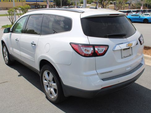 Used 2017 Chevrolet Traverse LT w/ Style and Technology Package image 7
