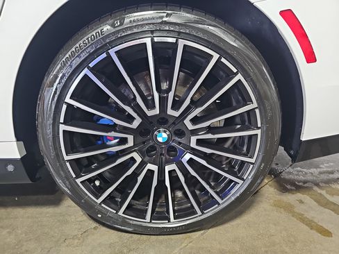 Certified 2025 BMW 760i xDrive w/ Executive Package AWD/4WD image 36
