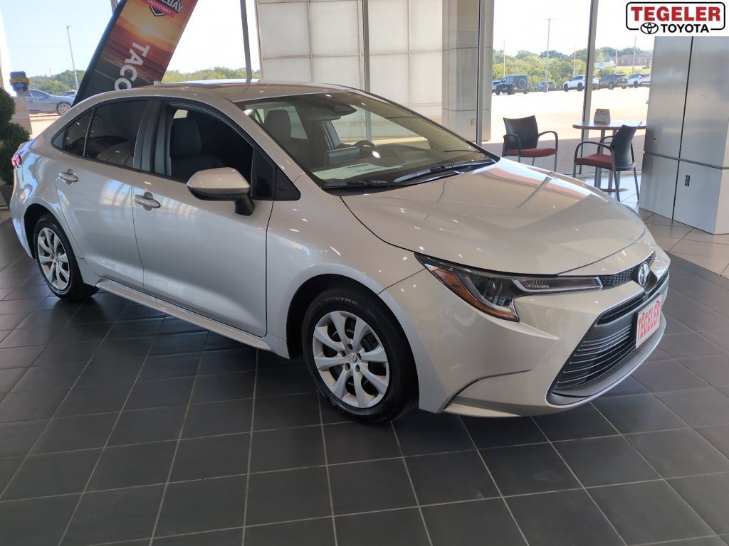 New 2027 Toyota Corolla LE FWD image 1