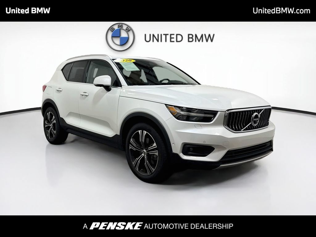 Used 2020 Volvo XC40 T4 Inscription w/ Protection Package FWD image 3
