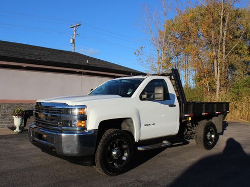 Used 2015 Chevrolet Silverado 3500 W/T w/ Snow Plow Prep Package image 11