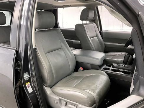 Used 2018 Toyota Sequoia Limited w/ Safety & Convenience Package image 7