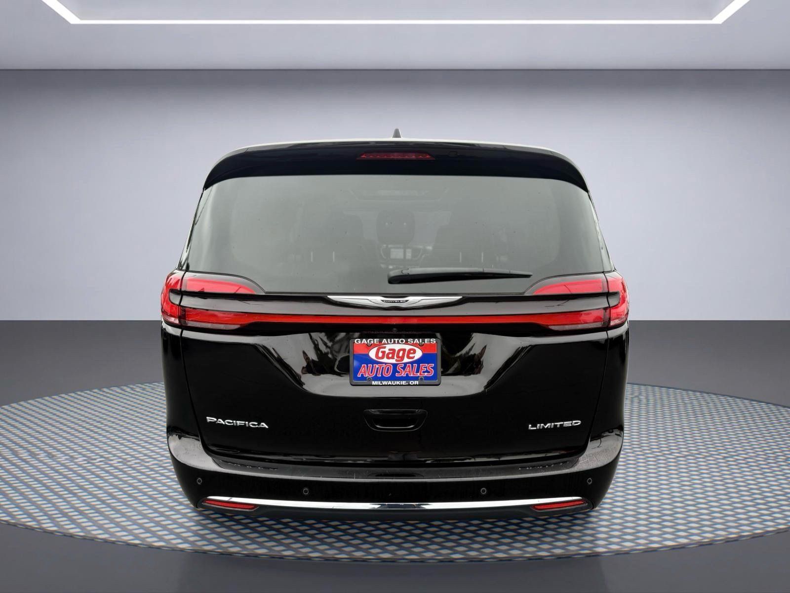 Used 2024 Chrysler Pacifica Limited FWD image 5