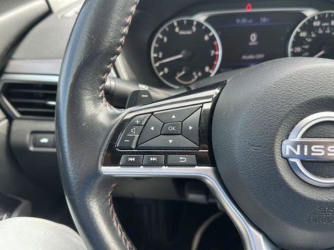 Used 2024 Nissan Altima 2.5 SR FWD image 15