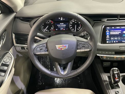 Used 2021 Cadillac XT4 Premium Luxury AWD/4WD image 5