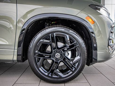 New 2026 Volkswagen Tiguan SE R-Line FWD image 5
