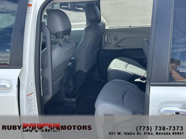 Used 2022 Toyota Sienna Limited AWD/4WD image 20