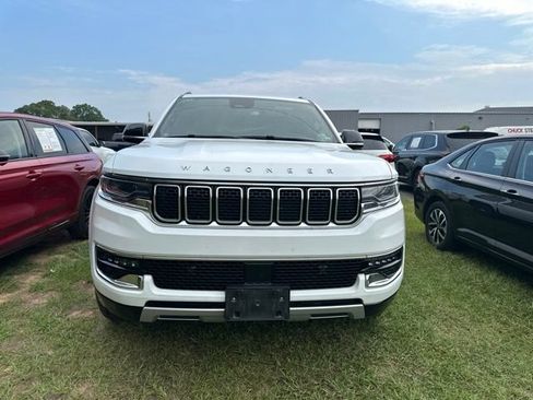 Used 2024 Jeep Wagoneer Series II w/ Flexible Seating Group RWD image 12