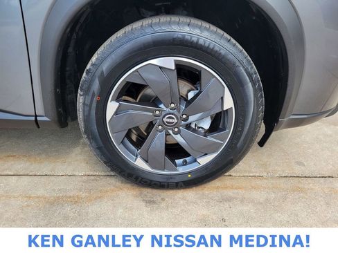 Certified 2025 Nissan Rogue SV image 22