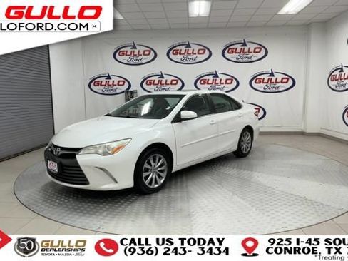 Used 2017 Toyota Camry XLE w/ Moonroof Package FWD image 4