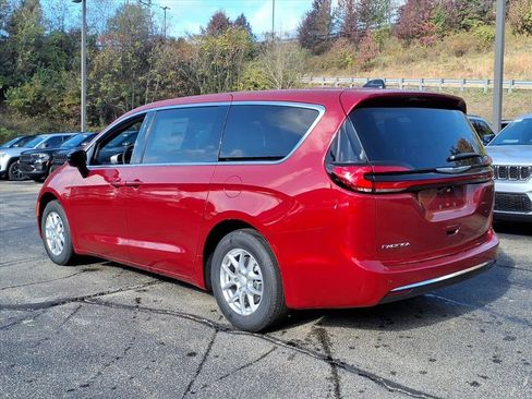 New 2026 Chrysler Pacifica Select image 3