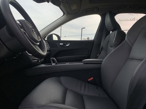 Used 2025 Volvo XC60 B5 Plus image 16