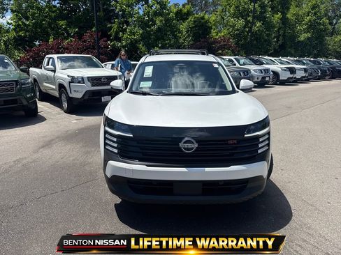 Used 2025 Nissan Kicks SR FWD image 9