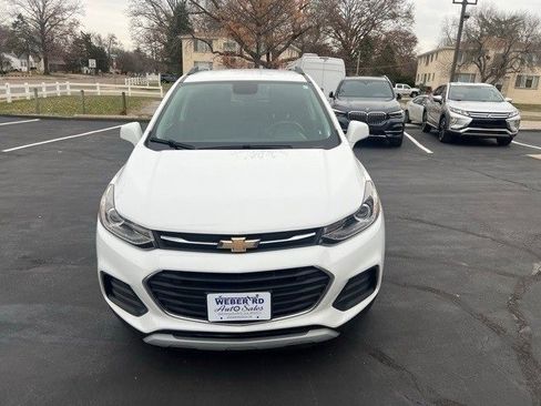Used 2019 Chevrolet Trax LT w/ LT Convenience Package image 2