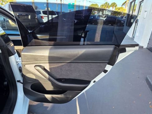 Used 2021 Tesla Model 3 Standard Range Plus image 13