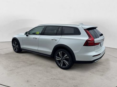 New 2026 Volvo V60 B5 Cross Country Plus w/ Climate Package AWD/4WD image 4
