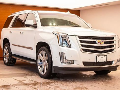 Used 2018 Cadillac Escalade Luxury image 5
