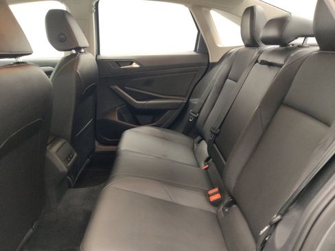 Used 2019 Volkswagen Jetta SE w/ Cold Weather Package FWD image 18