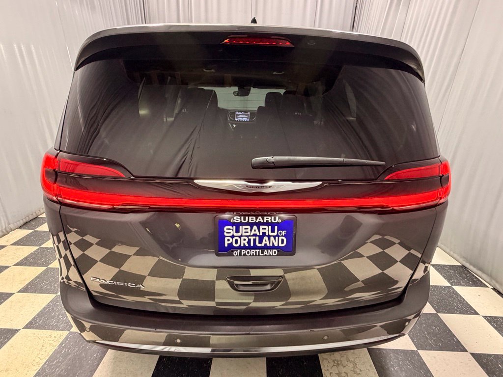 Used 2023 Chrysler Pacifica Touring-L FWD image 5