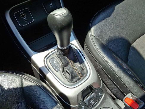Used 2020 Jeep Compass Latitude w/ Popular Equipment Group FWD image 18