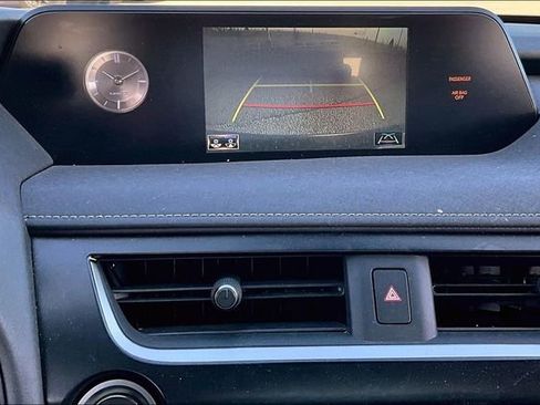 Used 2020 Lexus UX 200 w/ Premium Package image 21