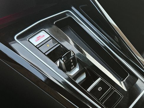 Certified 2024 Volkswagen GTI SE image 22