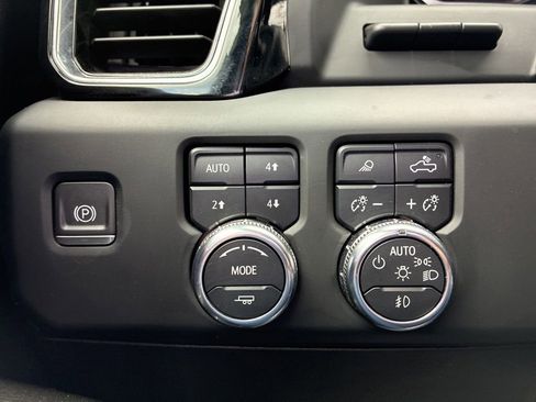 Used 2024 GMC Sierra 2500 Denali w/ Denali Reserve Package AWD/4WD image 24
