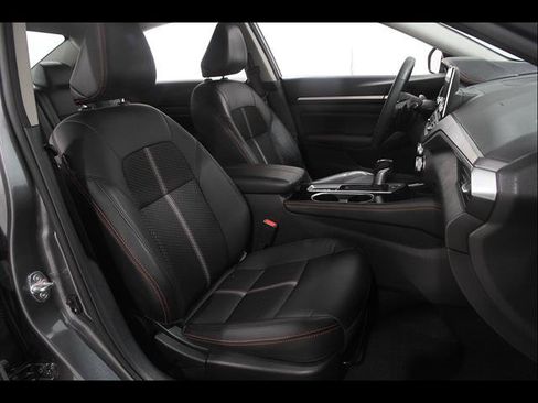 Used 2024 Nissan Altima 2.5 SR AWD/4WD image 15