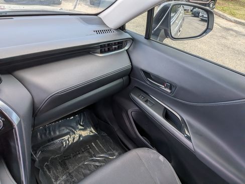 Used 2021 Toyota Venza LE AWD/4WD image 19