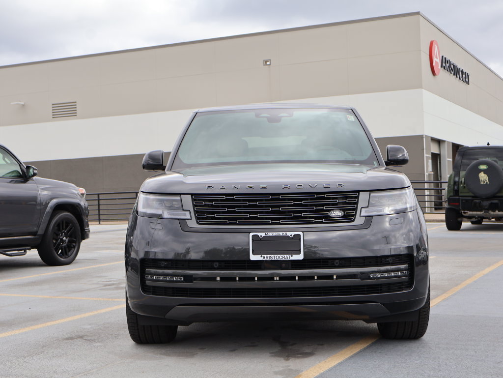 Used 2026 Land Rover Range Rover SE AWD/4WD image 2
