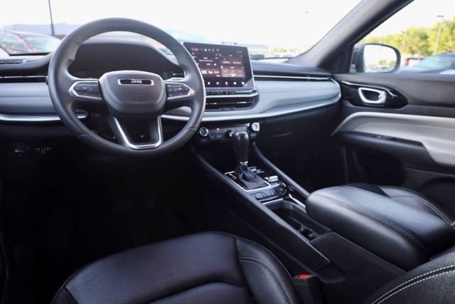 Used 2025 Jeep Compass Limited AWD/4WD image 7