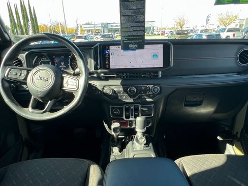 Certified 2025 Jeep Gladiator Mojave w/ Convenience Group image 16