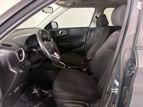 Used 2025 Hyundai Venue SEL FWD image 16