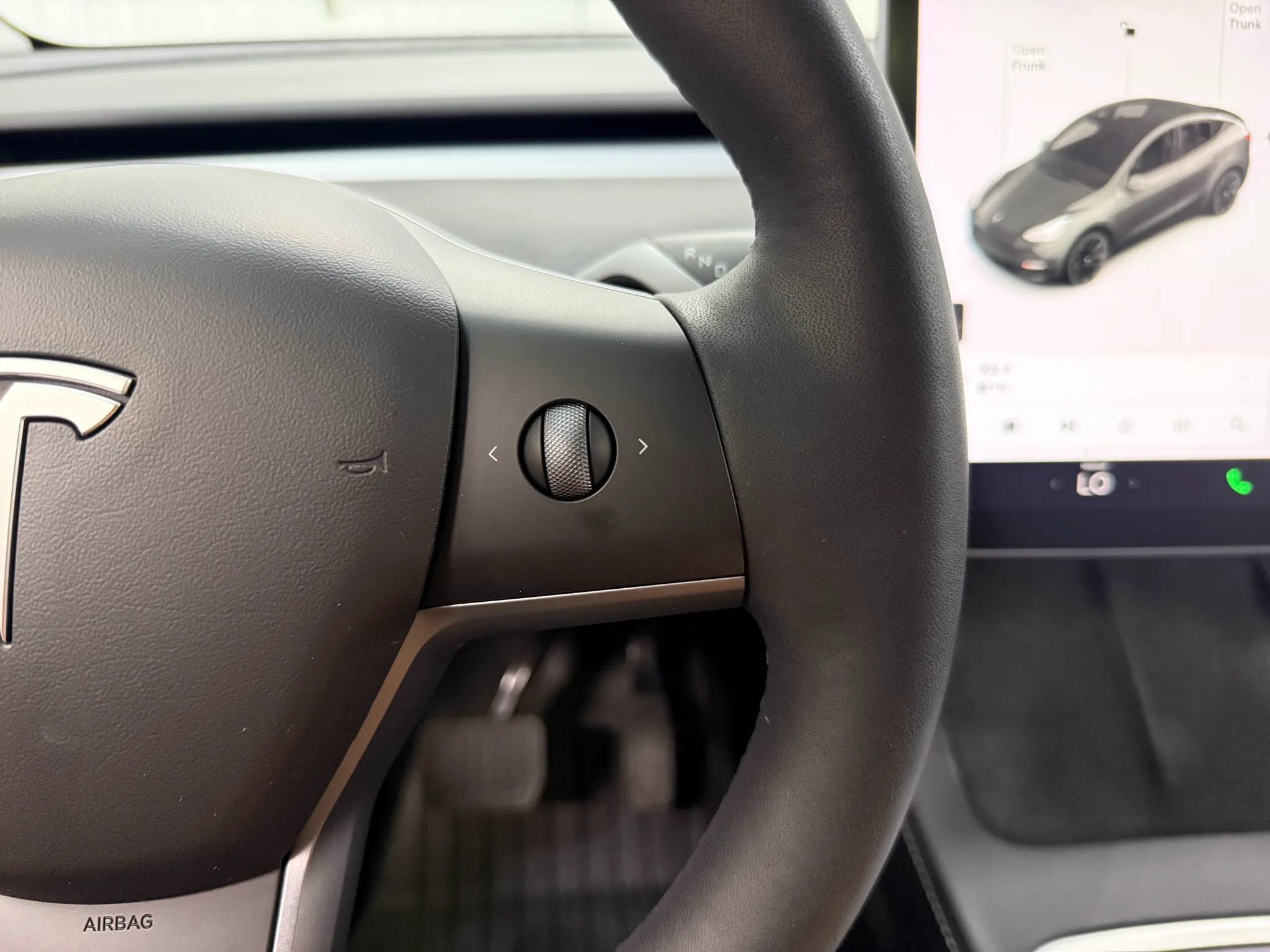 Used 2022 Tesla Model Y Long Range AWD/4WD image 27