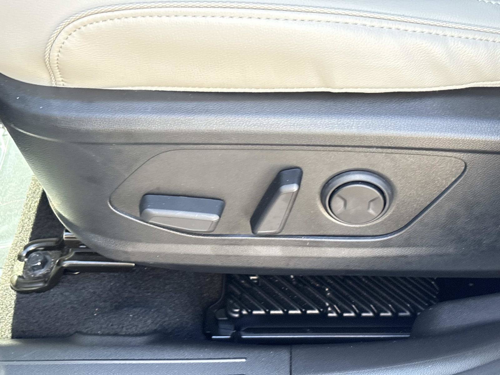 Used 2025 Hyundai Tucson Limited FWD image 16