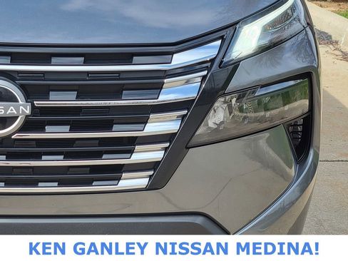 Certified 2025 Nissan Rogue SV image 10