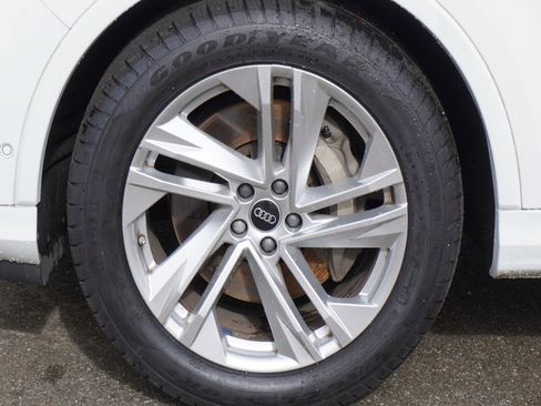 Used 2022 Audi Q7 3.0T Prestige image 7