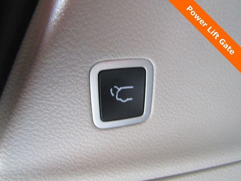 Used 2023 Chrysler Pacifica Touring-L image 20