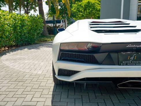 Used 2018 Lamborghini Aventador S AWD/4WD image 23