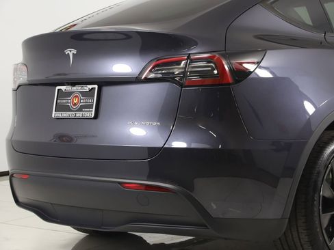 Used 2024 Tesla Model Y Long Range AWD/4WD image 42