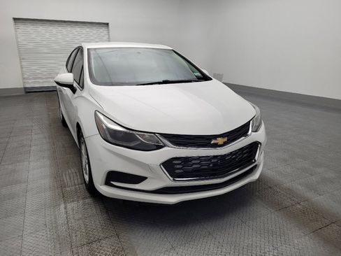 Used 2018 Chevrolet Cruze LT image 14