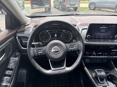 Used 2023 Nissan Rogue SL FWD image 3